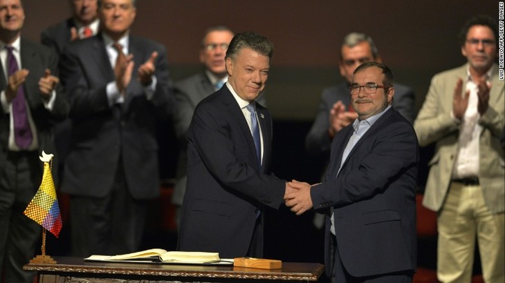 Colombia, FARC sign revised peace deal  - ảnh 1